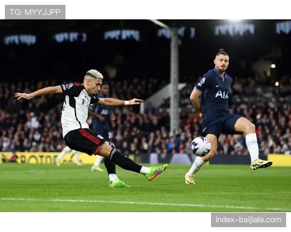 富勒姆中场绞杀成功 热刺双后腰出球困难致进攻瘫痪